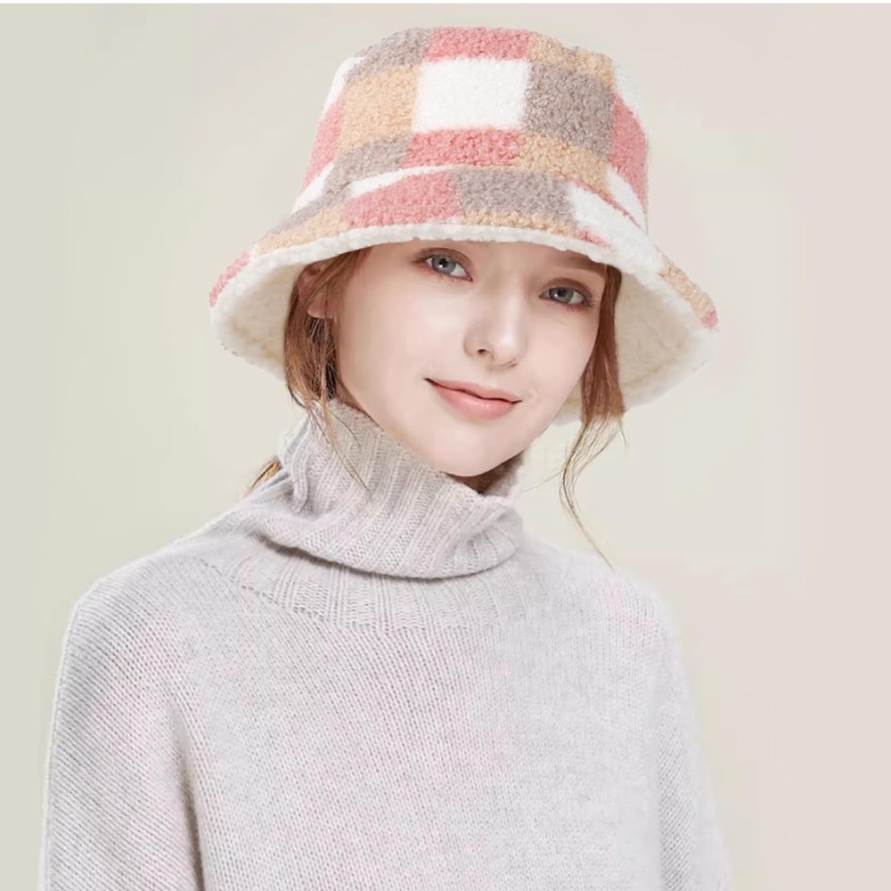 FINAL SALE✨

ORLY Plaid Bucket Hat in Pink and Cream